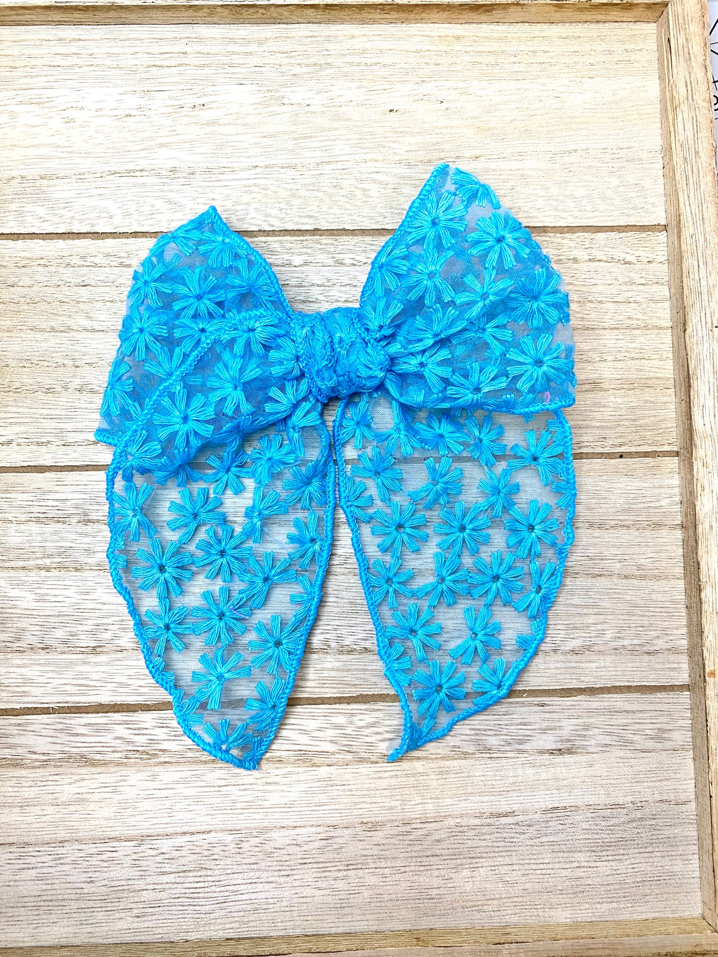 Bluetiful hand tie bow