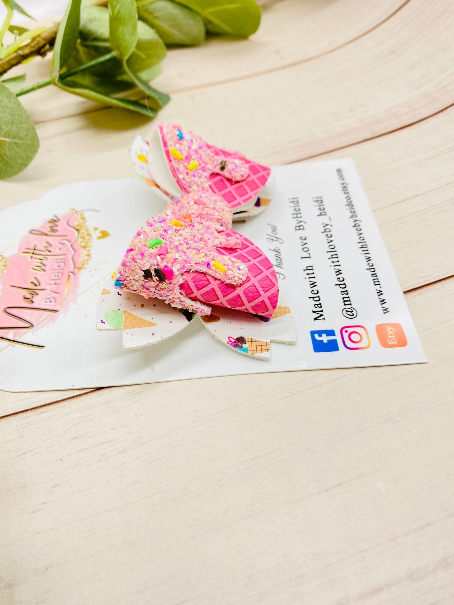 3.5" Strawberry ice cream bow