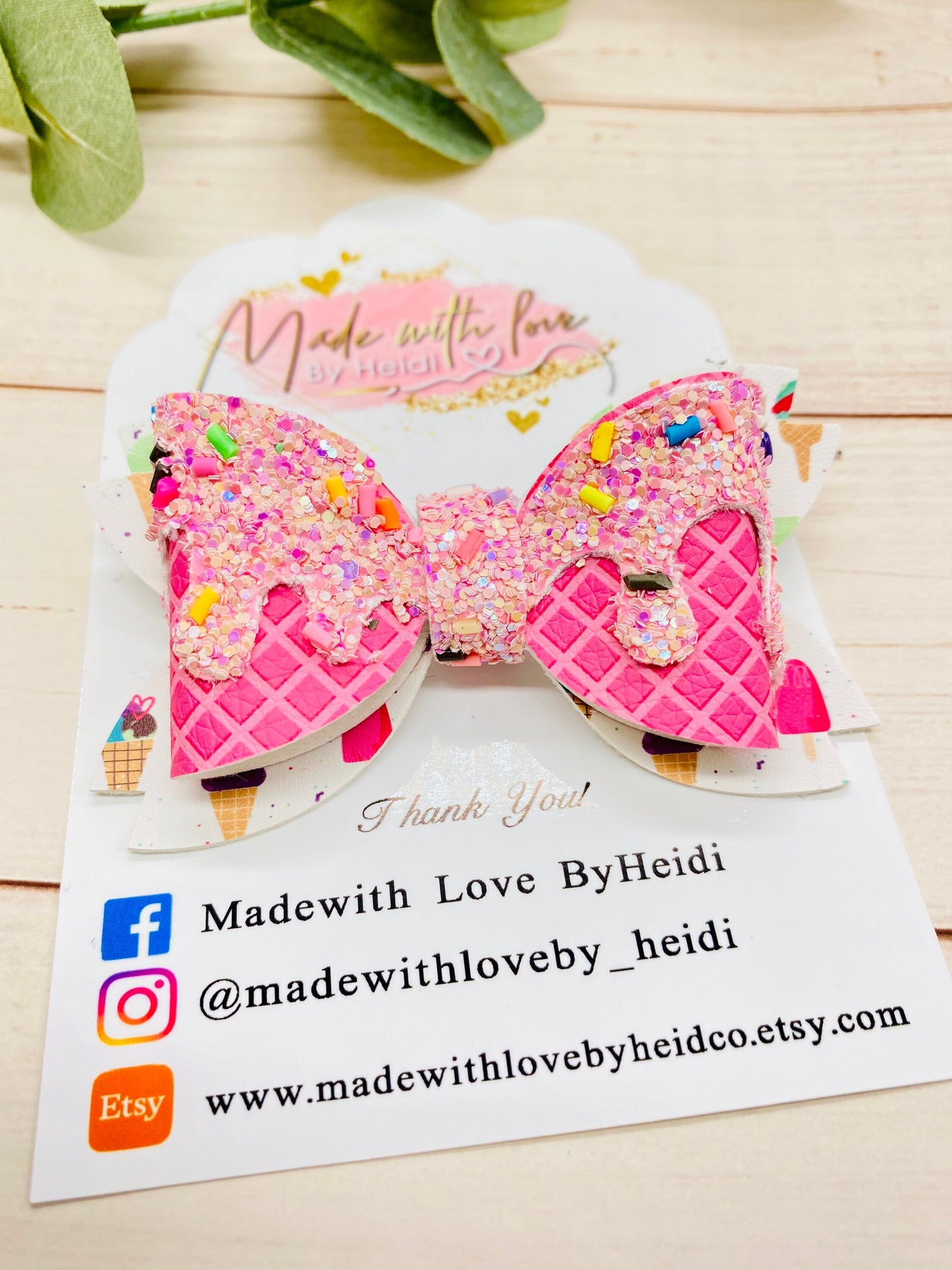 3.5" Strawberry ice cream bow