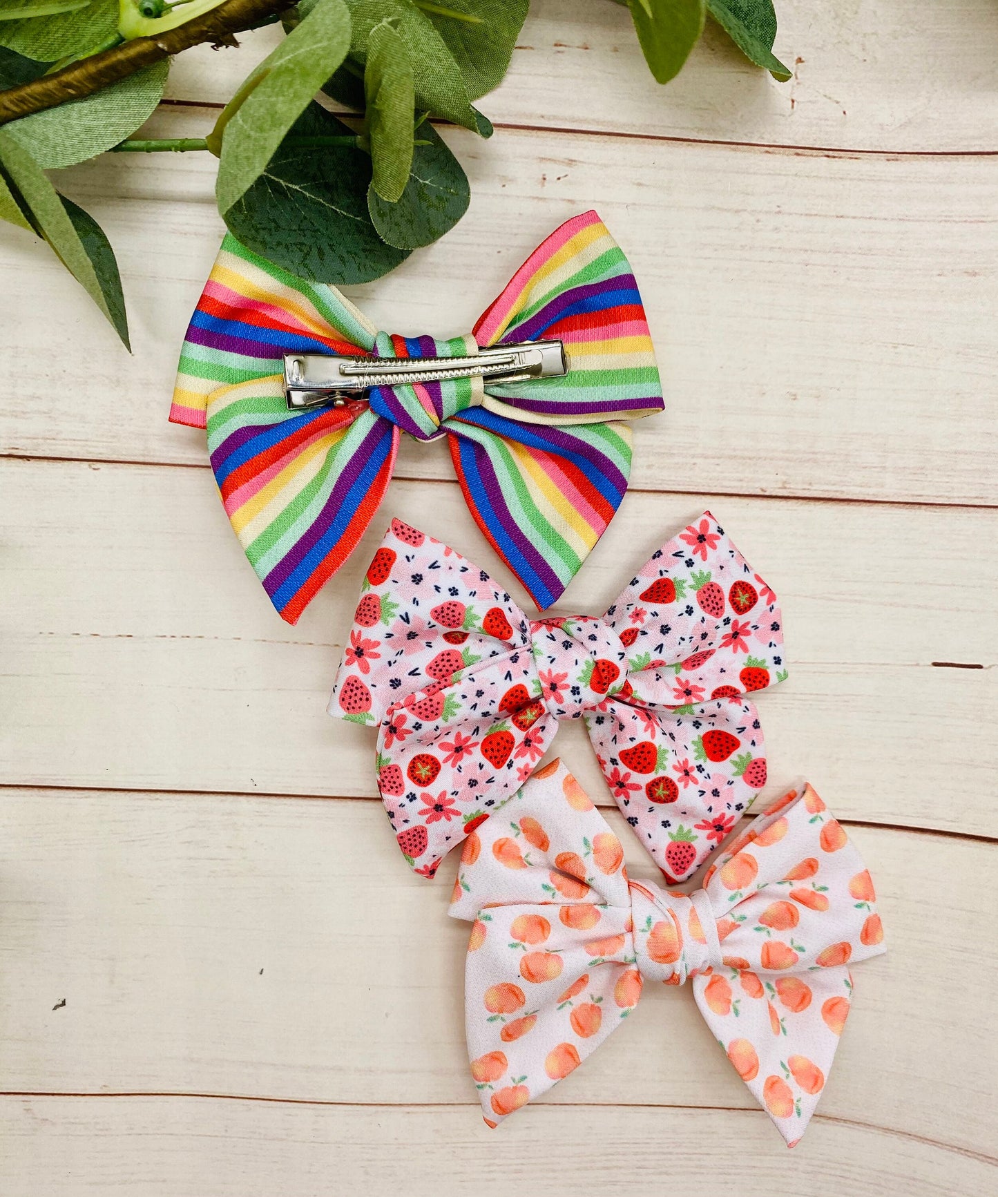 Peach hand tie bow