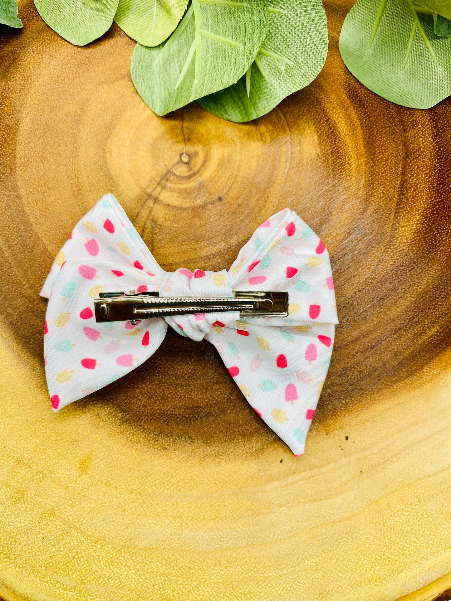 Popsicles hand tie bow