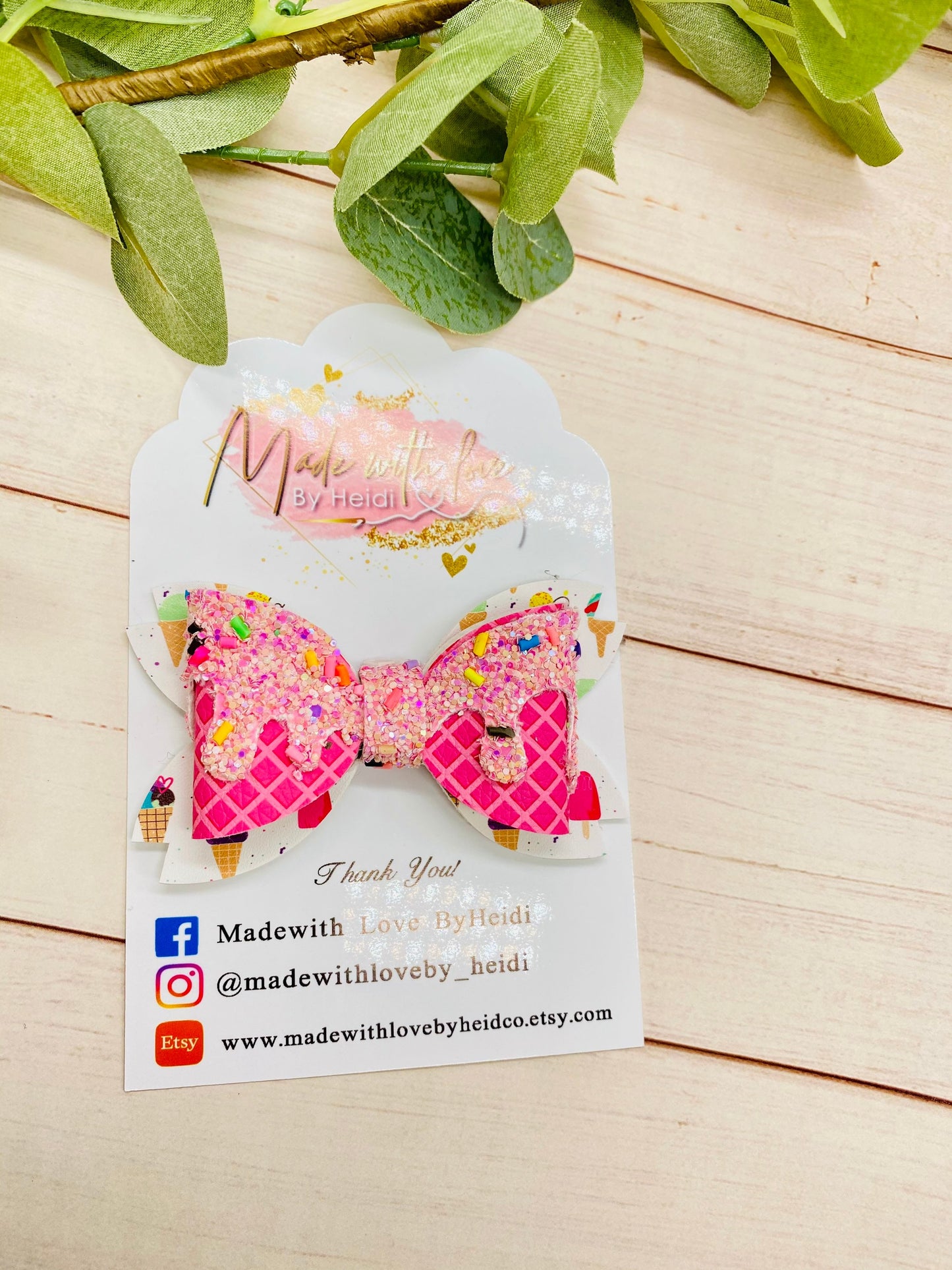 3.5" Strawberry ice cream bow