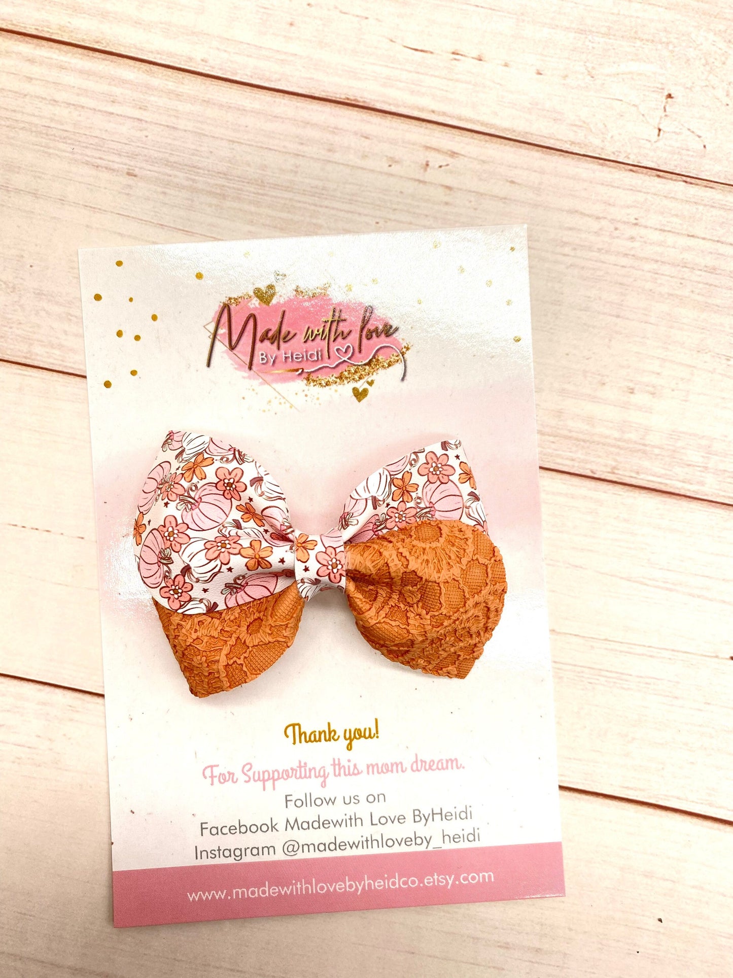 3.5” Girly pumking hair bow