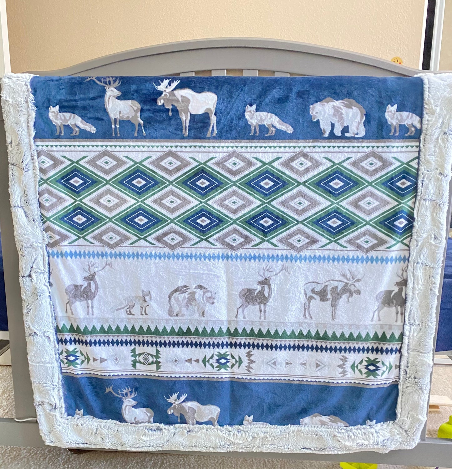 Woodland self binding blanket