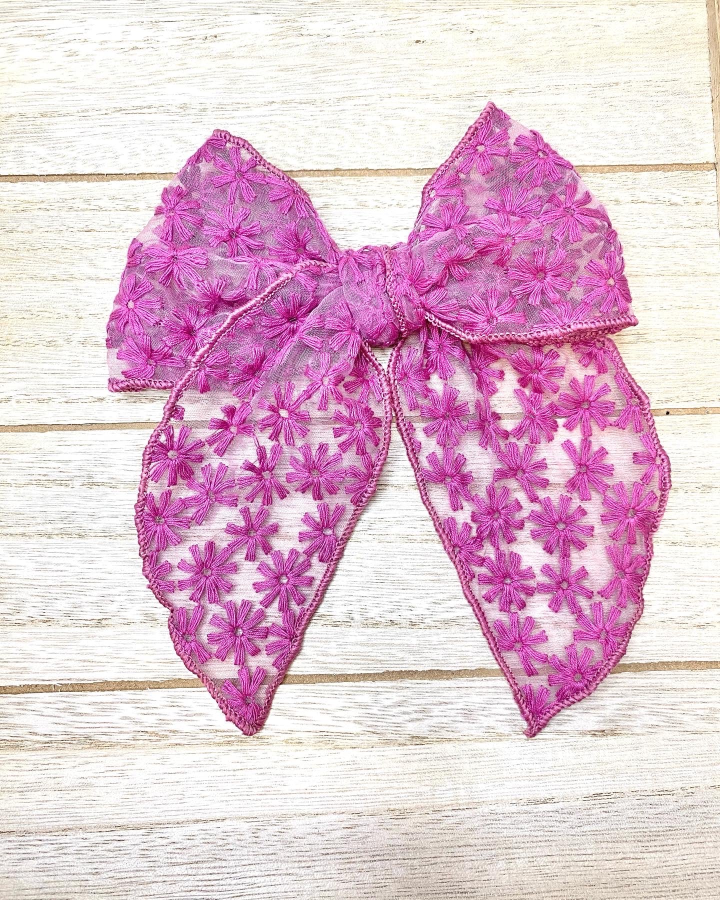 Wine hand tie bow