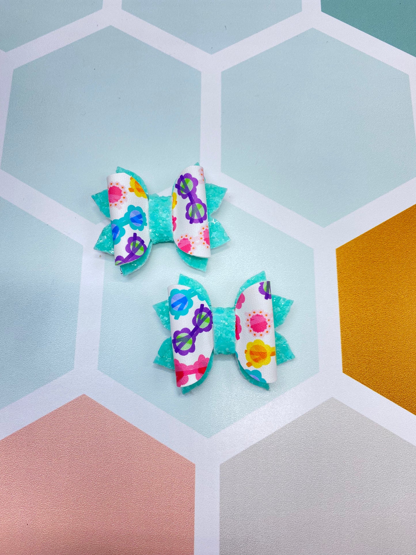 Blue sunglasses piggy